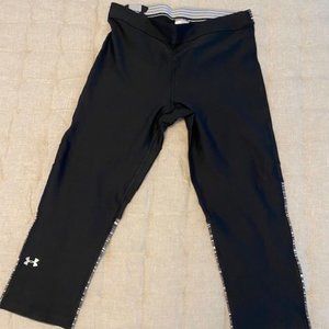 women's NEW Under Armour Heat Gear capris black/white size medium